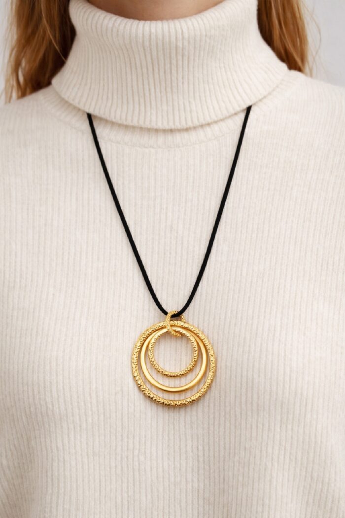 Collar Universe Dorado