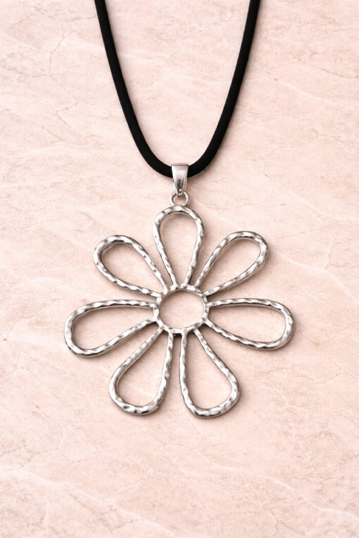 Collar Largo Flor Plateado