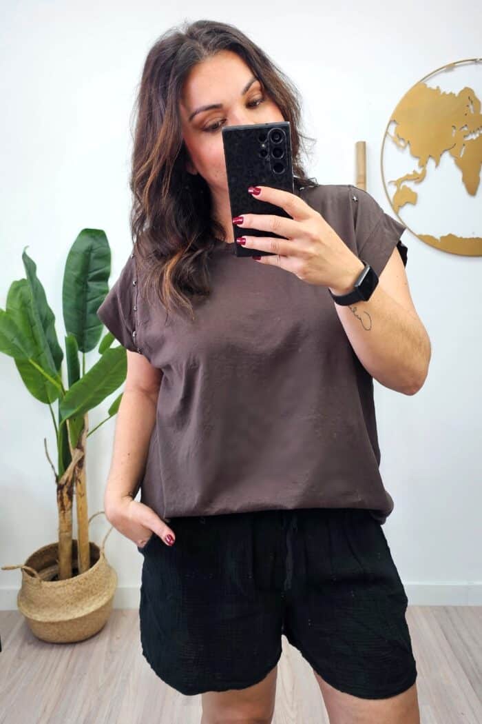 Camiseta Tachas Estrellas Marron